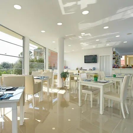 Palapart Gikas Suites And Studios