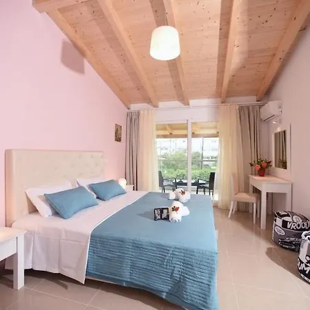 Palapart Gikas Suites And Studios *